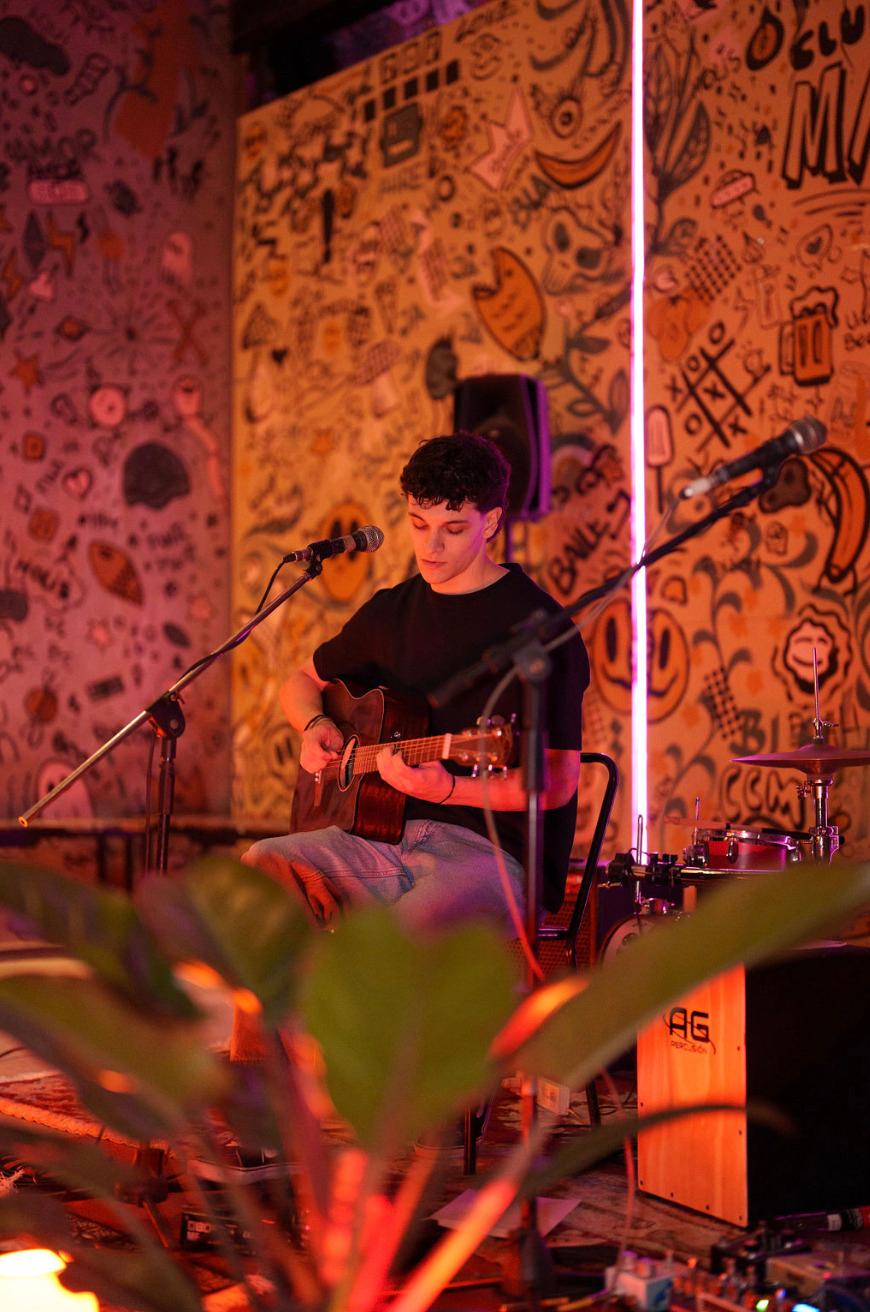 Fede Martínez en presentación acústica
