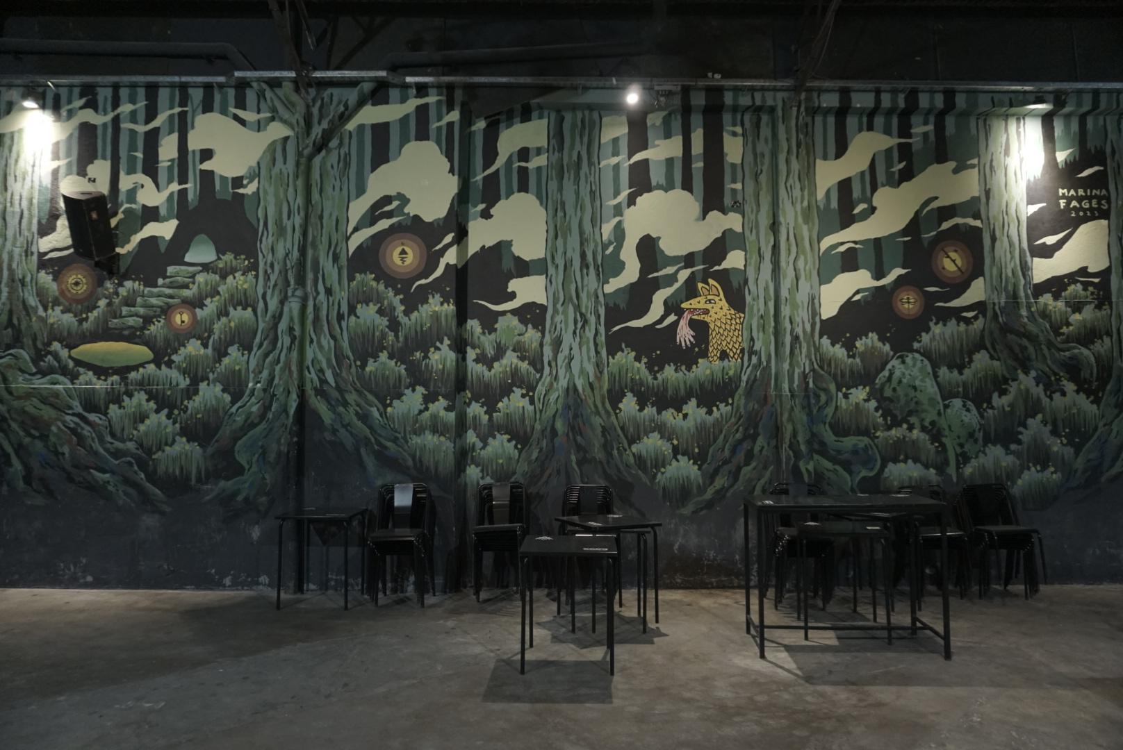 Tu Evento - Espacio interior con murales